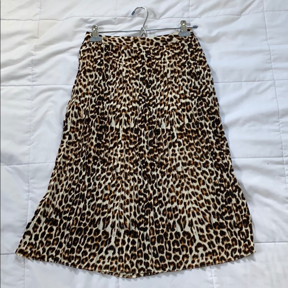 Midi pleated leopard skirt